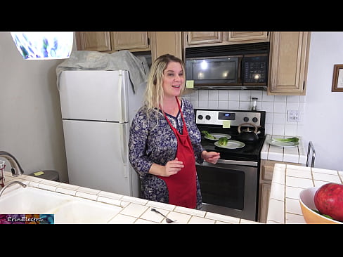 ❤️ Stepmom u munghje in cucina prima di a so data ❤❌ Video sessu à porn co.sexuria-net.ru ❌️
